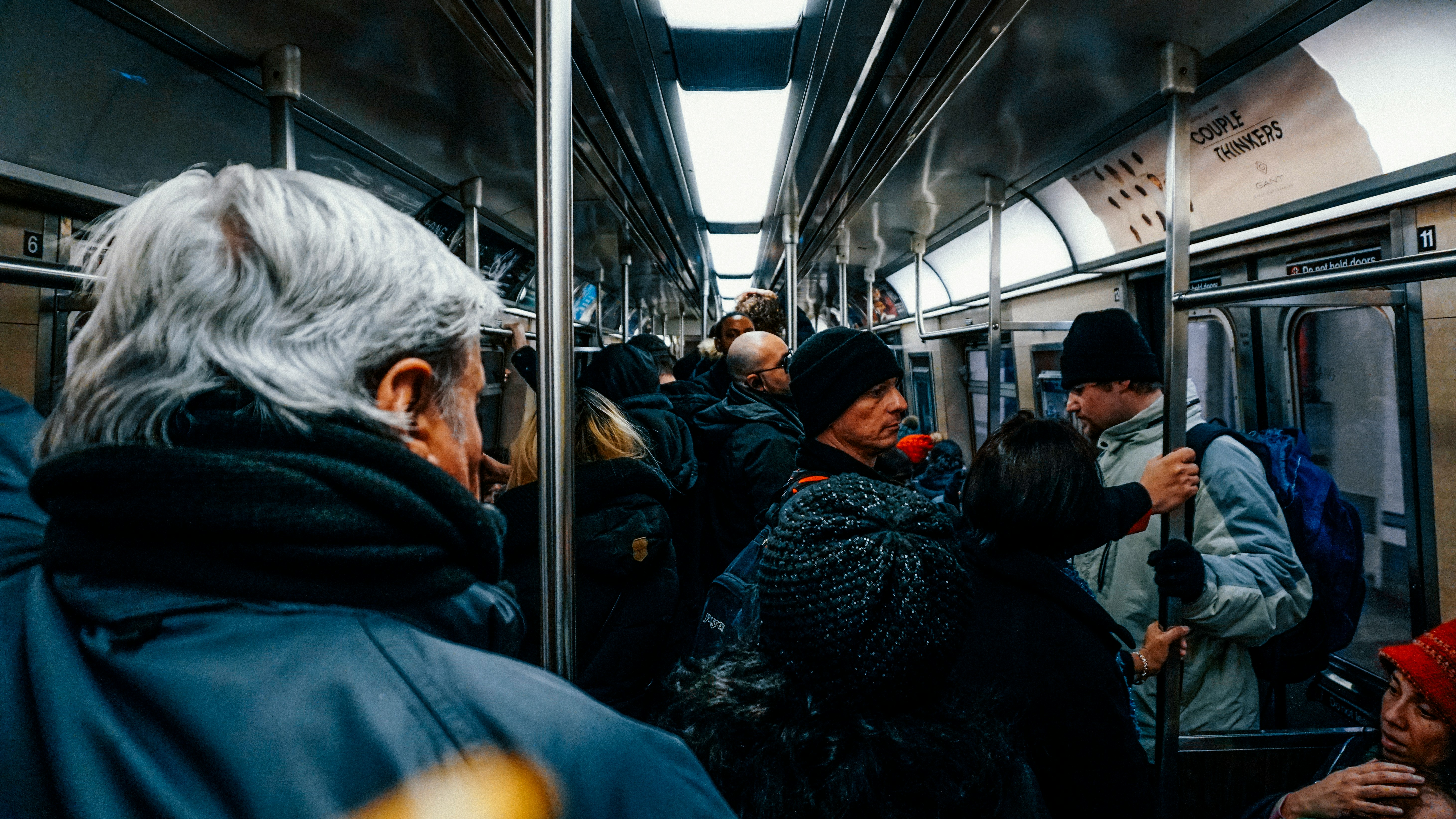 gente in metro.jpg